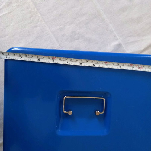Metal box like new with lock ideal for cash register