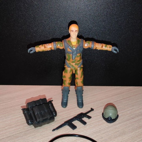 G.I.JOE Freefall (v1) 1990 action figure used with equipment