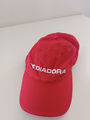 Καπέλο Diadora κόκκινο με κεντημένο λογότυπο, ρυθμιζόμενο