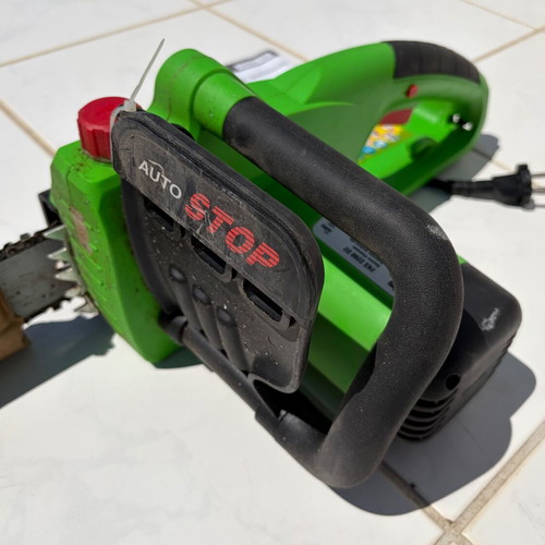 Electric chainsaw like new, barely used