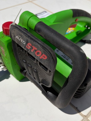 Electric chainsaw like new, barely used