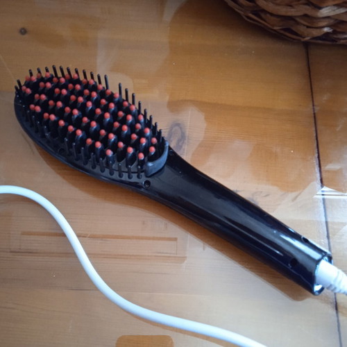 Digital Hair Straightening Comb used with temperature control