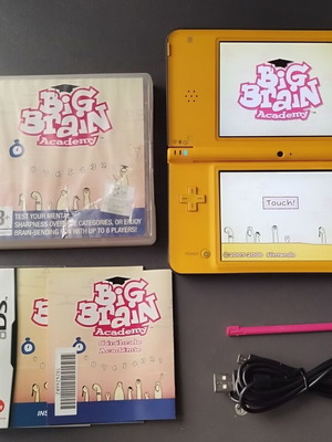 Nintendo DSi XL κίτρινο μεταχειρισμένο με USB φορτιστή και Big Brain Academy