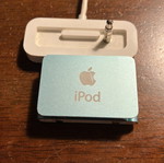 iPod Shuffle 2 1GB with charging dock