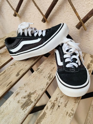 Vans sneakers size 28 like new, black and white kids shoes