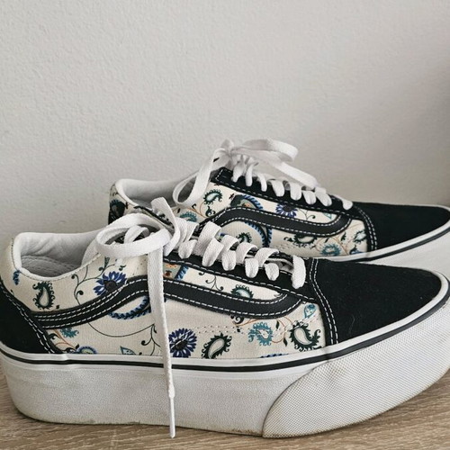 Vans γυναικεία παπούτσια νούμερο 40 σαν καινούργια, μαύρο και άσπρο