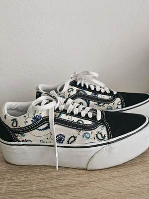 Vans γυναικεία παπούτσια νούμερο 40 σαν καινούργια, μαύρο και άσπρο