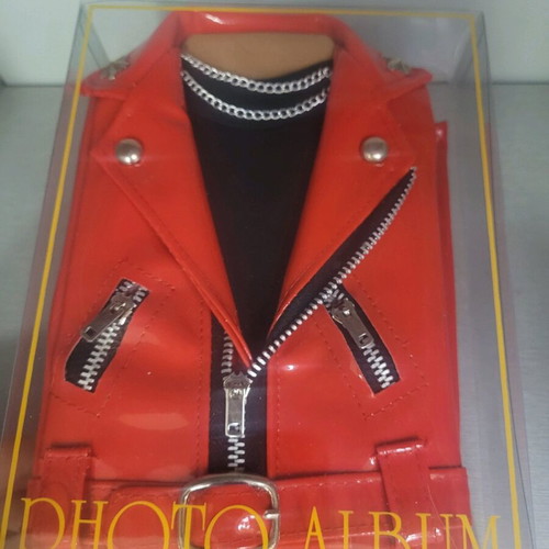 Collectible photo album 10x15cm with red patent leather jacket design new