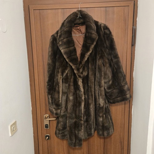 Mink fur coat like new, brown color