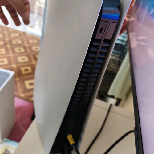 Ps5 1 Tera σαν καινούργιο με 2 χειριστήρια, φορτιστή, 6 παιχνίδια και καλώδια