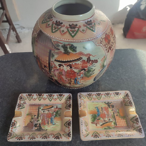 Vintage Satsuma set with large vase and 2 ashtrays used