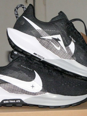Nike Pegasus Trail 5 women's running shoes brand new, size 38.5