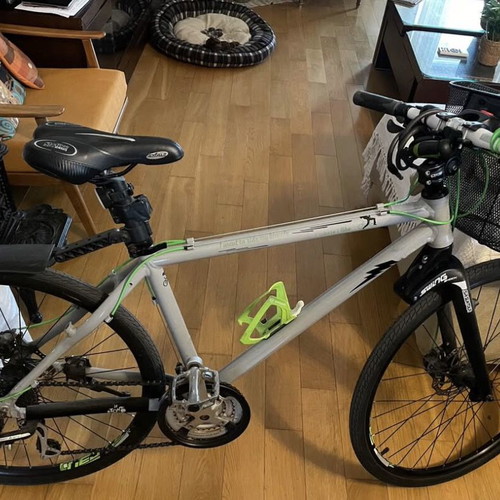 Road bike like new, 27 inch wheels, city type, gears