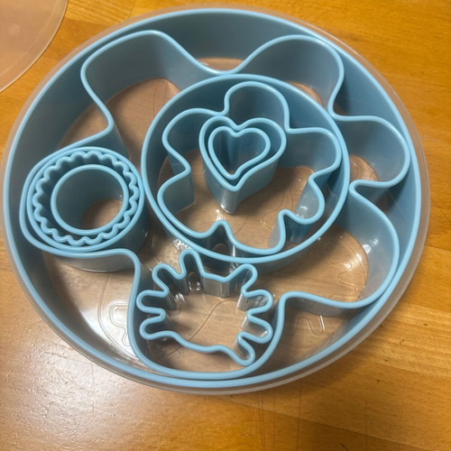 Cookie cutter set 10pcs like new, plastic with case for cookies and dough