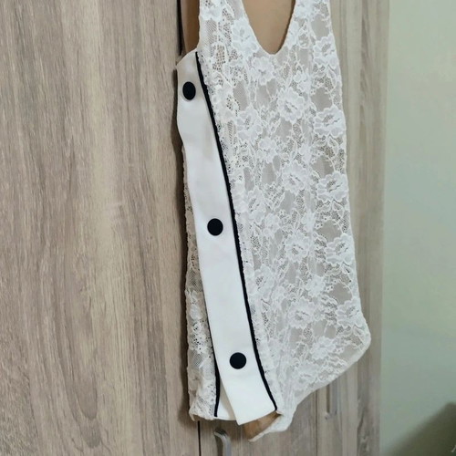 BSB Sleeveless Lace Top L, like new, white and black
