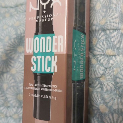 Nyx Wonder Stick Double Contour and Highlighter like new, shade 03 Light Medium