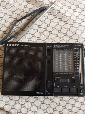 Sony ICF-7600A radio used, fully functional