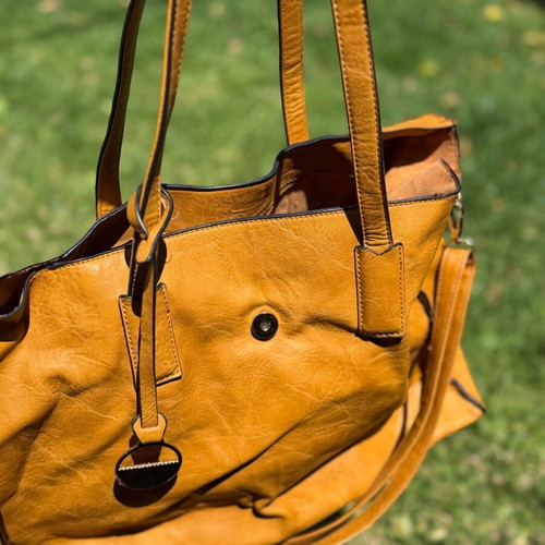 A To Z Greek shoulder bag like new, yellow and gold, soft leather