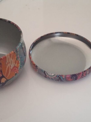 Container for tealight or scented candles new with Indian design