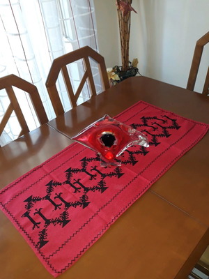 Table runner in red etamine hand embroidered new