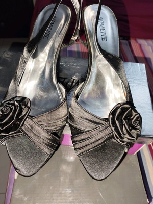 Women's shoes size 40 black like new