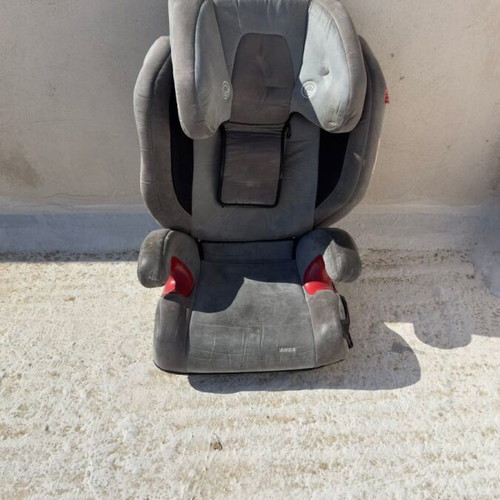 Recaro Monza car seat used with Isofix and adjustable headrest