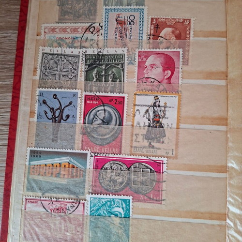 Stamp collection used, over 150 sealed stamps
