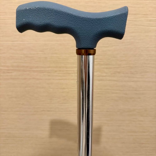 Walking Cane with 4 Legs like new