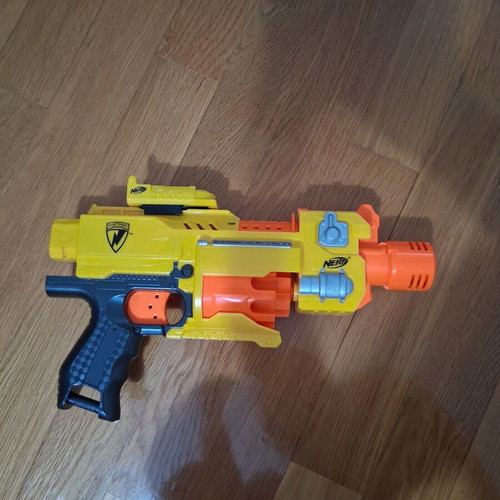 Nerf N Strike blasters like new with darts set