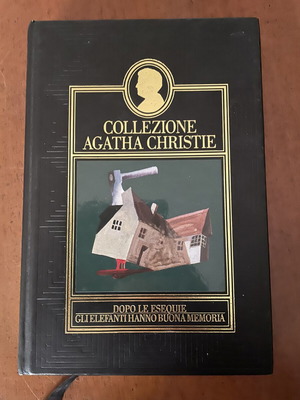 Книги Agatha Christie Dopo Le Esequie и Gli Elefanti Hanno Buona Memoria като нови, италиански