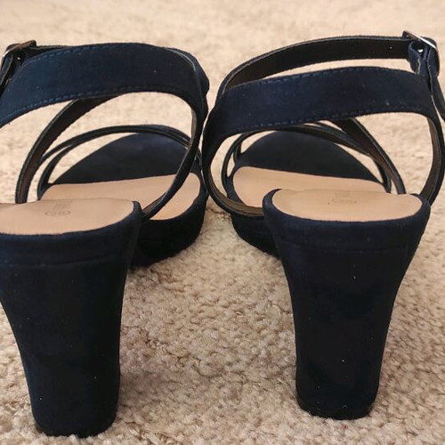 Offer €8! Blue sandal with platform
