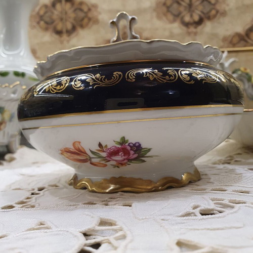 Porcelain bonbonniere like new