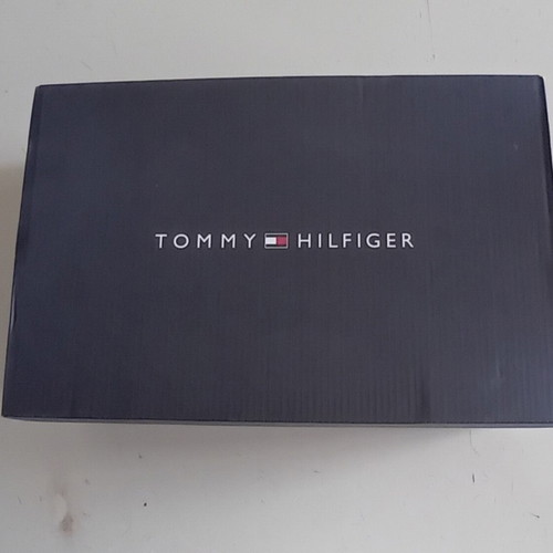 Tommy Hilfiger Shoe Box like new, dark blue