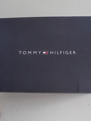 Tommy Hilfiger Shoe Box like new, dark blue
