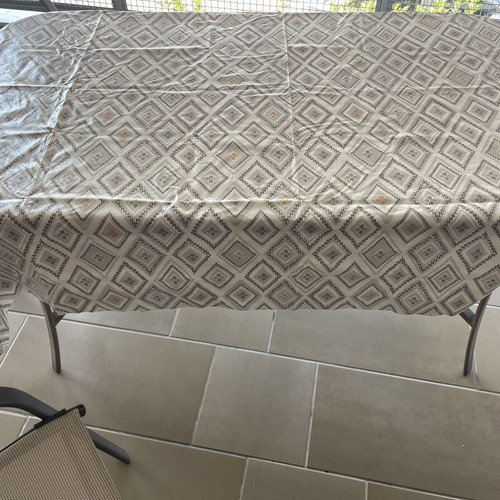 Classic tablecloth with subtle patterns and colors for veranda or garden