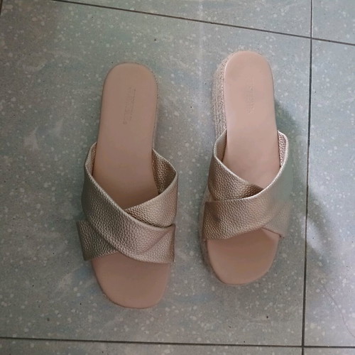 Justfab platform sandals size 40 like new, gold