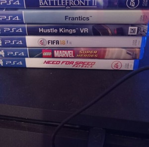 Ps4 slim 1tb + 7 games