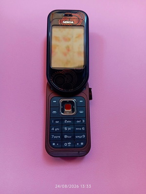 Nokia 7373 flip phone L'Amour Collection with original headphones