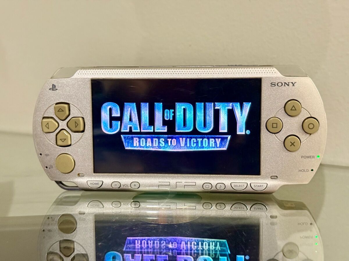 Sony PSP-1000 Silver like new with games… - € 95,00 - Vendora.cy