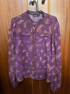 Enzzo shirt like new, size small, multicolored