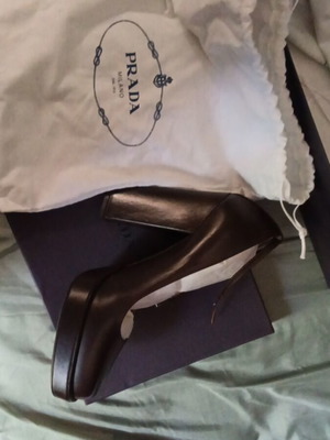Prada pumps like new, size 37, brown