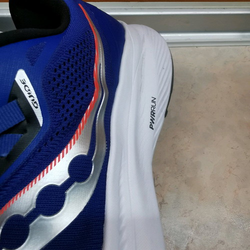 Saucony Guide 15 running shoes like new, size 44, blue