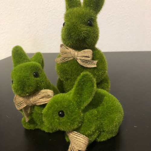 Rabbit decoration set new in excellent condition