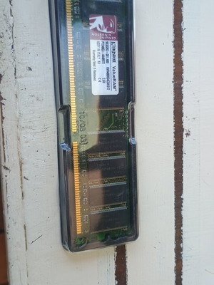 Kingston ValueRAM 512MB DDR 400MHz memory module like new