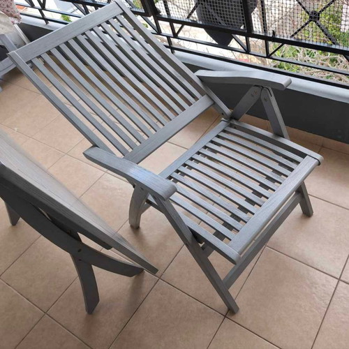 Garden table with 4 chairs and cushions like new