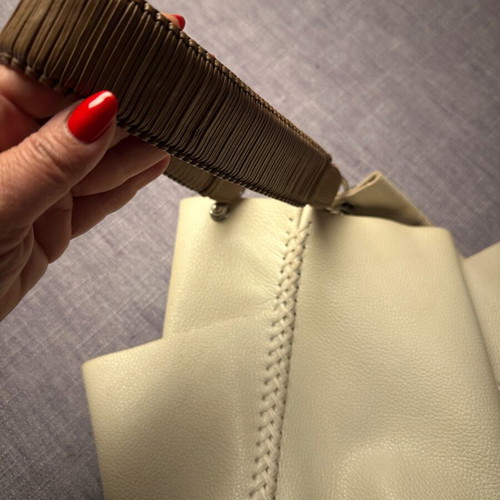 Callista shoulder bag used, white with cigar-colored handles