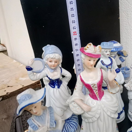 11 gilded decorative figurines, pack