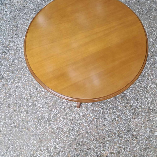 Solid wood round coffee table like new