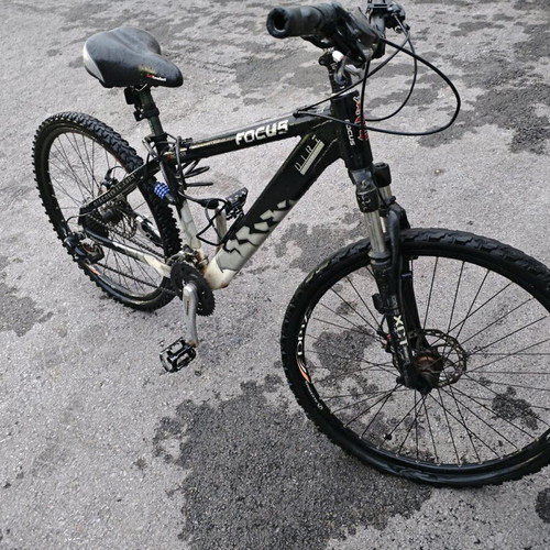 Mountain bicycle like new, disc brakes, 27 inch, men's