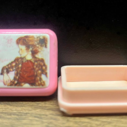 Vintage pink box "Beautiful Sunday" Kutsuwa Japan used